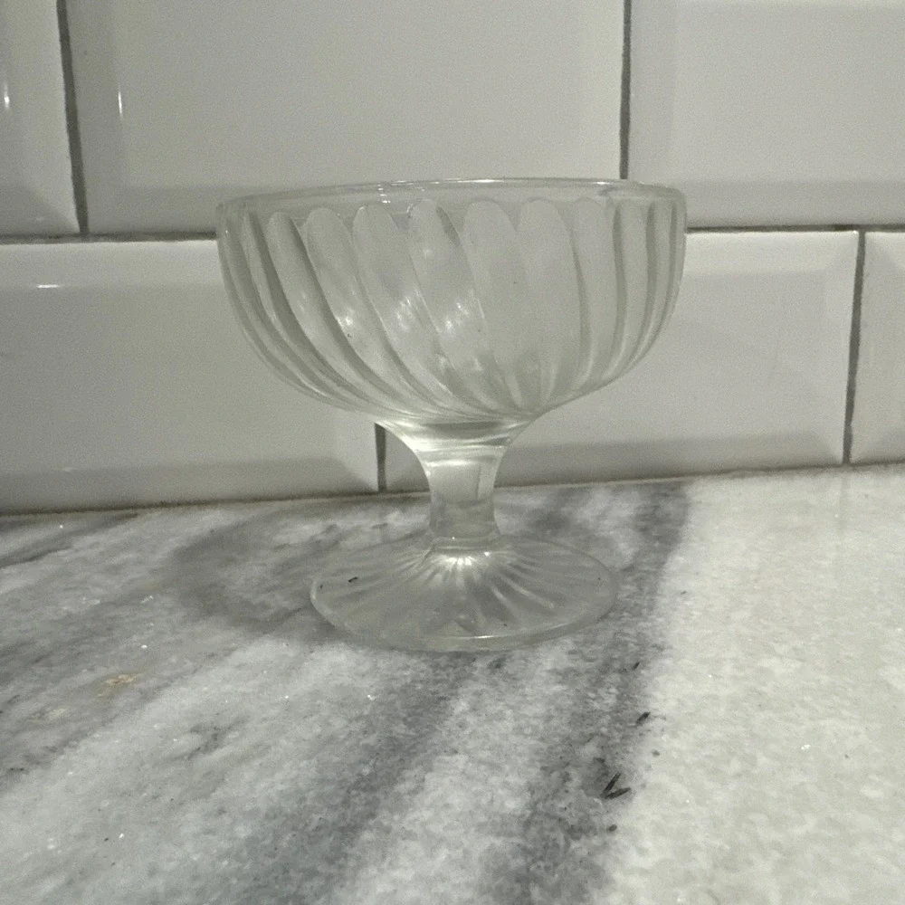 Swirl‎ Pattern Clear Glass Low 3 1/4
